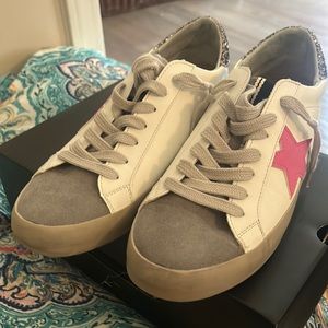 Shu shop tennis shoes